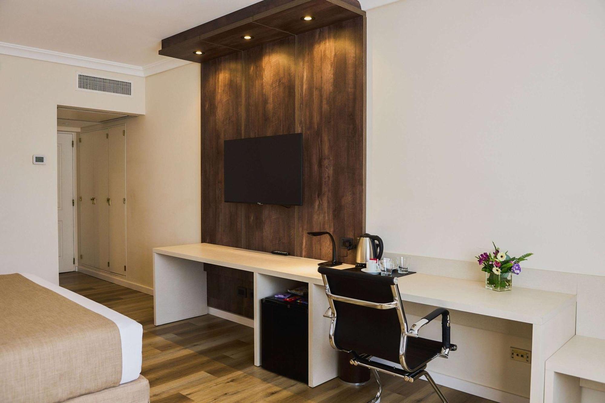 Dazzler By Wyndham Buenos Aires San Martin Hotel Exterior photo