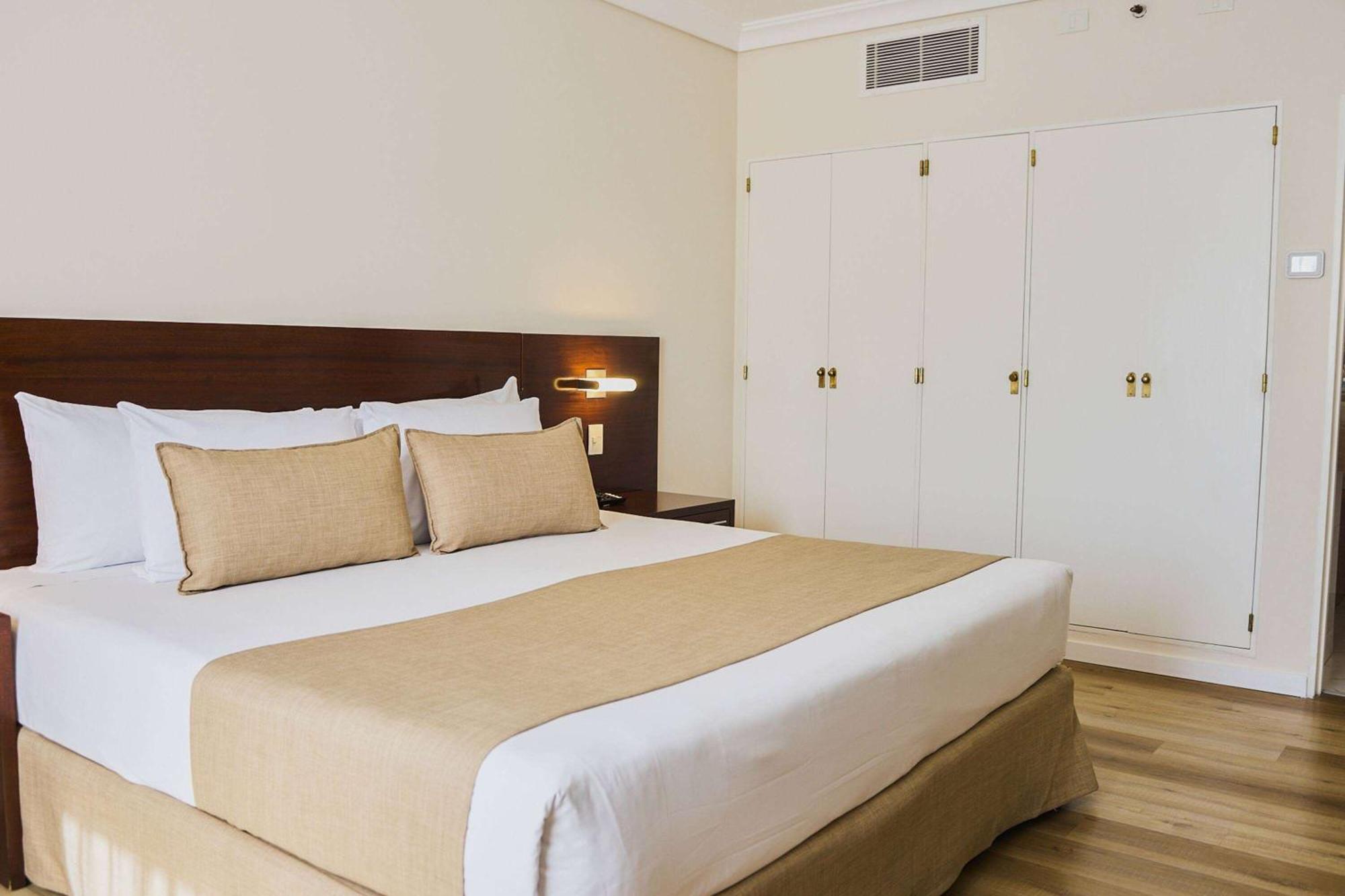 Dazzler By Wyndham Buenos Aires San Martin Hotel Exterior photo