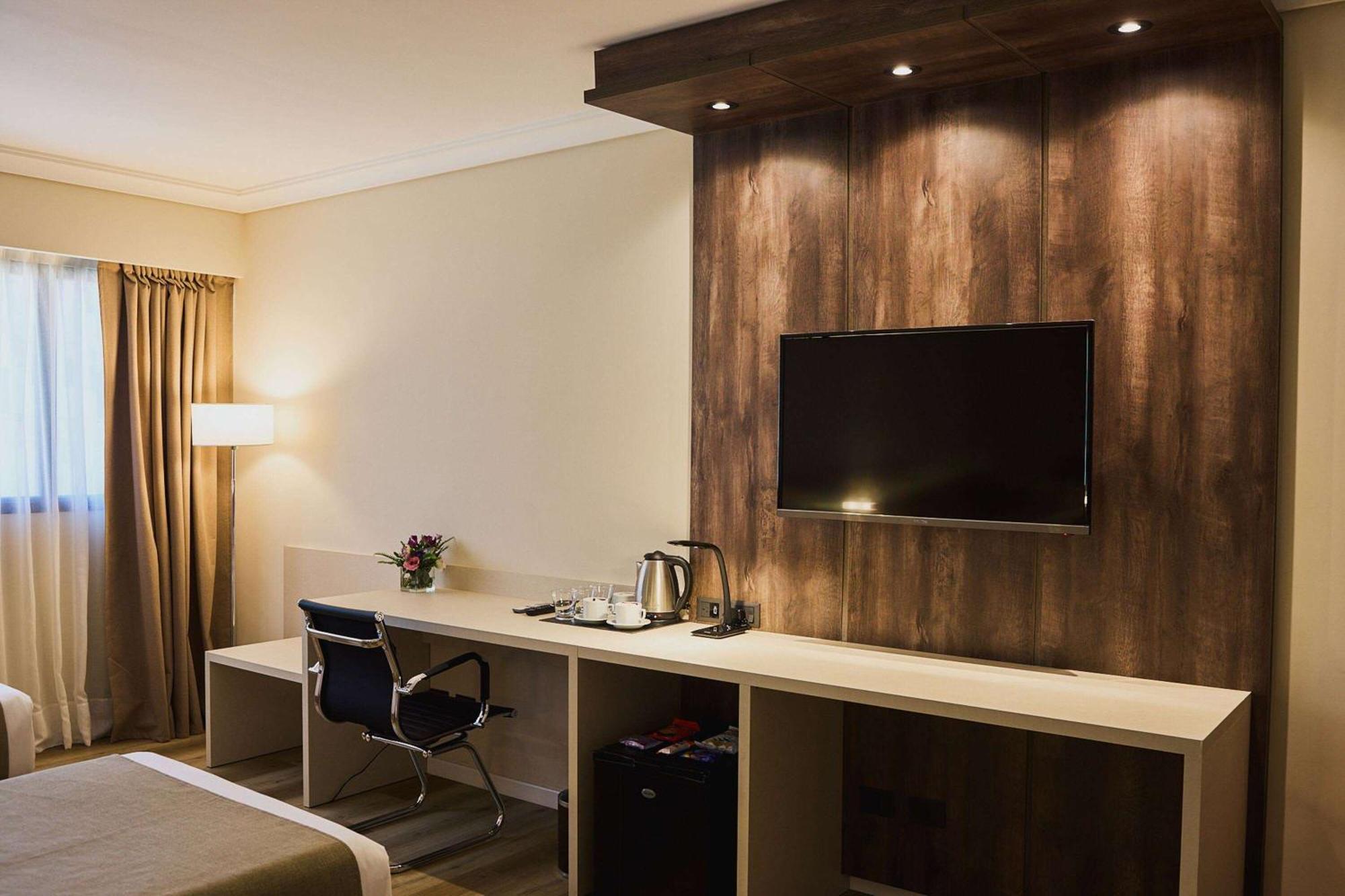 Dazzler By Wyndham Buenos Aires San Martin Hotel Exterior photo