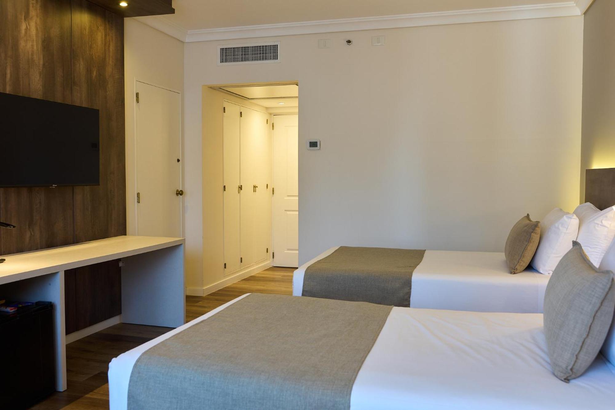 Dazzler By Wyndham Buenos Aires San Martin Hotel Exterior photo